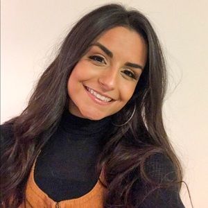 Meet your Posher, Caroline